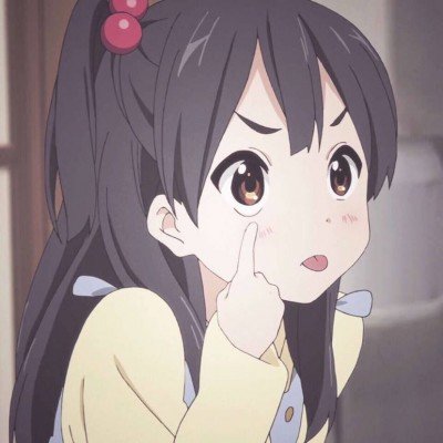 玻璃坠落砸坏7辆车